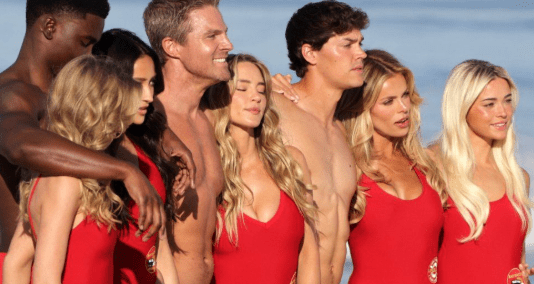 Baywatch ganha primeira prévia e tenta transformar nostalgia dos anos 90 em uma nova geração de heróis das praias