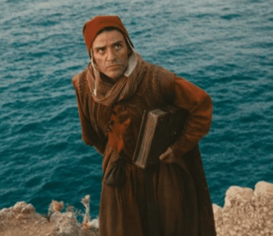 Um manuscrito perdido de Dante vira alvo de máfia no trailer de Nas Mãos de Dante, novo drama da Netflix que mistura Vaticano e literatura clássica