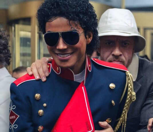 Michael domina os cinemas no Brasil e transforma sessões em homenagens emocionantes ao Rei do Pop