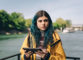Sob as Águas do Sena 2 | Netflix inicia filmagens da sequência com tubarão no rio parisiense