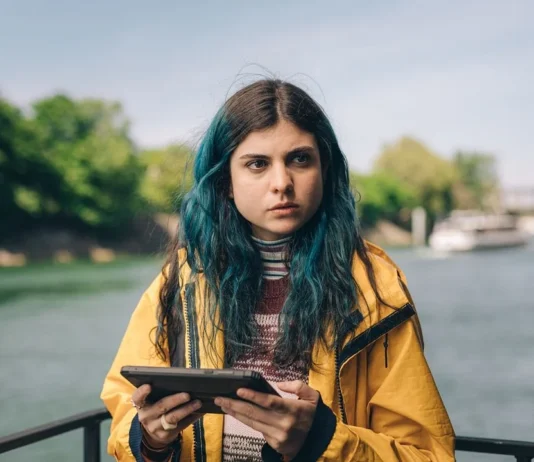 Sob as Águas do Sena 2 | Netflix inicia filmagens da sequência com tubarão no rio parisiense