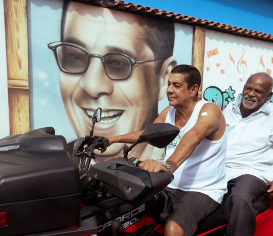 Zeca Pagodinho ganha cinebiografia no cinema com “Deixa a Vida Me Levar” e revela bastidores da sua trajetória no samba
