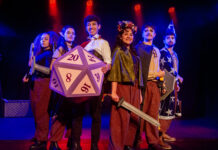 Aventura Sem Classe | Espetáculo de improviso transforma plateia em parte da história e leva a dinâmica do RPG de mesa para o teatro em nova temporada