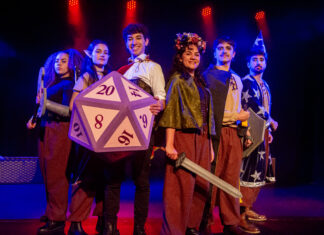 Aventura Sem Classe | Espetáculo de improviso transforma plateia em parte da história e leva a dinâmica do RPG de mesa para o teatro em nova temporada