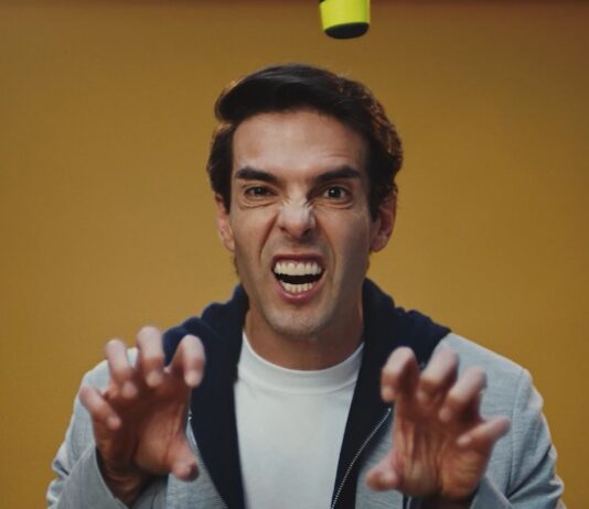 Cafu e Kaká encaram teste dos Minions em campanha divertida para divulgar o novo filme da franquia; Assista ao vídeo!