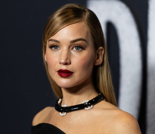 Jennifer Lawrence será protagonista e produtora de One Month Mark, nova comédia romântica adquirida pela Apple após disputa entre grandes estúdios