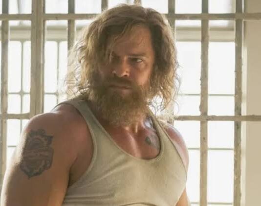 Após mais de 15 anos em desenvolvimento, Motor City revela primeiro trailer e confirma estreia do thriller de ação estrelado por Alan Ritchson