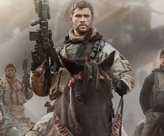 Cine Maior exibe 12 Heróis neste domingo com Chris Hemsworth em história real sobre uma missão no Afeganistão
