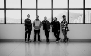 Onze:20 transforma Porto Belo em palco de luau no litoral catarinense com show que reúne os maiores sucessos da carreira