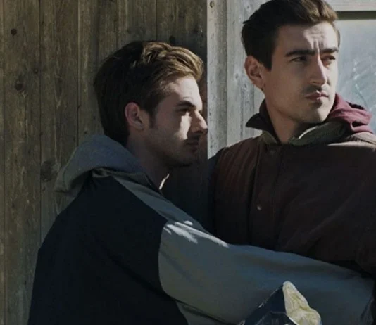 O Homem Com as Respostas | Prime Video recebe drama romântico que transforma uma viagem pela Europa em uma história de silêncios e recomeços