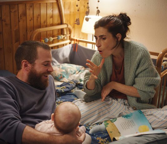 Surda | Filme premiado sobre maternidade e inclusão chega às plataformas digitais no Brasil