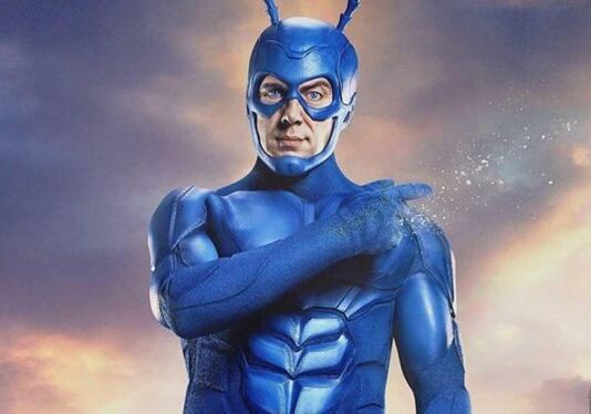 The Tick chega ao catálogo da Netflix e resgata uma das adaptações de super-heróis mais diferentes dos últimos anos