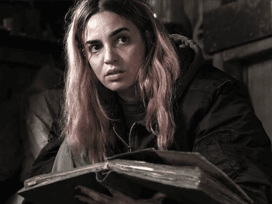 Final explicado de A Morte do Demônio: Em Chamas: Alice derrota o Deadite, mas o mal realmente foi destruído?