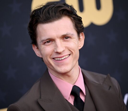 Tom Holland revela nervosismo ao gravar A Odisseia e explica por que Christopher Nolan interrompia as cenas a cada três minutos