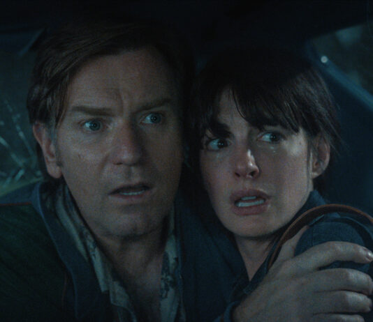 Anne Hathaway e J.J. Abrams entram na brincadeira! SBT transforma O Fim da Rua em pegadinha antes da estreia do filme