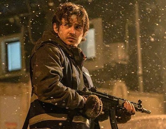 Novo Resident Evil chega aos cinemas com projeção de até US$ 60 milhões e coloca novo protagonista no caos de Raccoon City