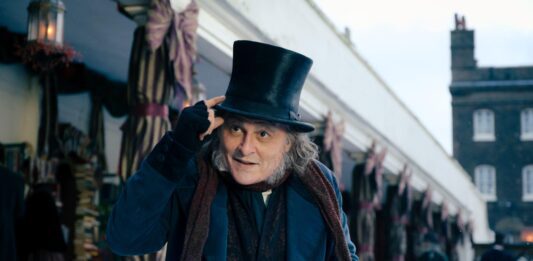 Johnny Depp encara os fantasmas de Scrooge em novo trailer de Ebenezer e os Fantasmas do Natal